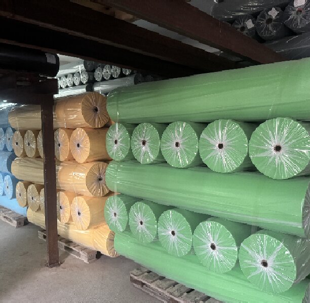 Нетканый материал спанбонд, цветной, 85 г/м², 100% полипропилен, для упаковочных мешков.