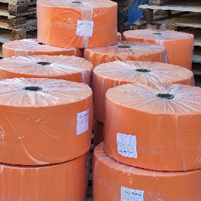 Рулон нетканого материала плотностью 60 г/м² для хозяйственных сумок - прочный полипропиленовый спанбонд (большой рулон нетканого материала)